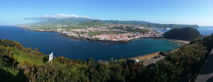 תצפית על העיר הורטה מחצי האי Monte da guia