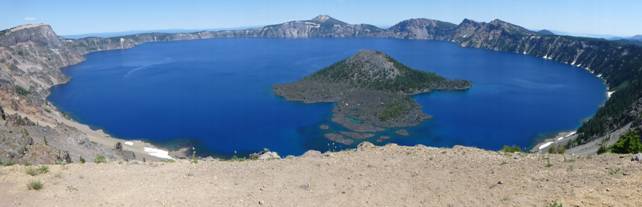 crater lake מבט פאנורמי על אגם המכתש