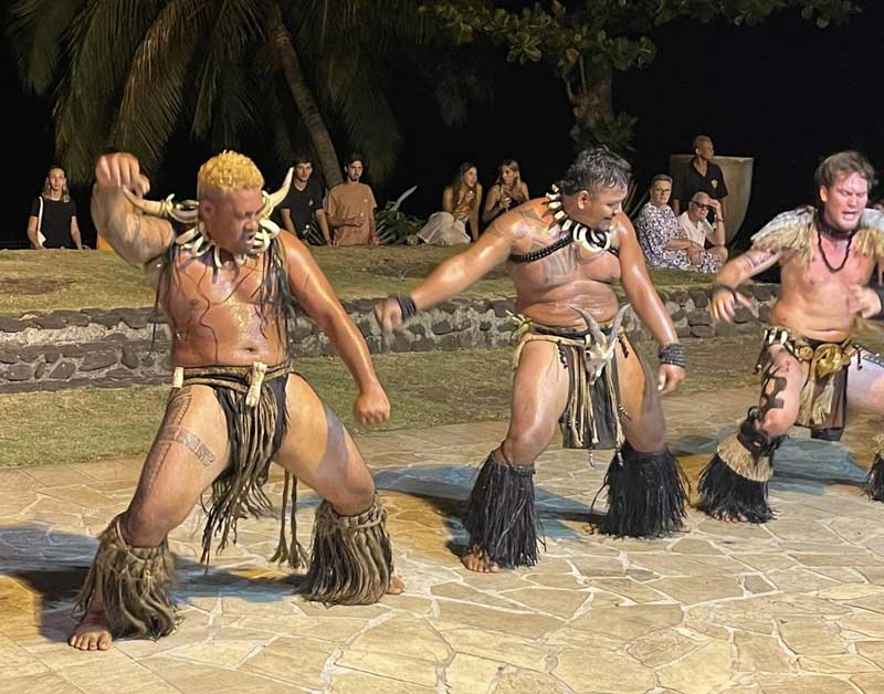 Polynesian dance of men