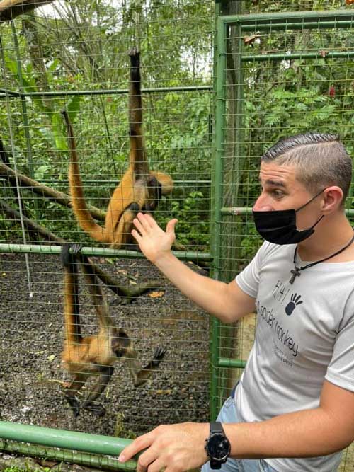 מדריך בסיור בפרויקט אסיס