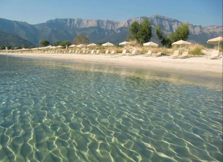 חוף רחצה באי טאסוס ביוון