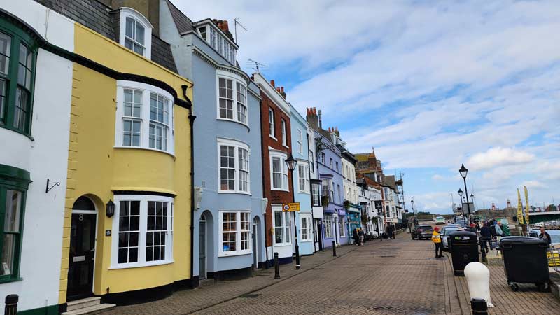 בתים צבעוניים ו מיוחדים בוויימוט