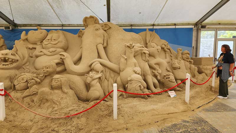פסלי חול ענקיים בעולם החול
