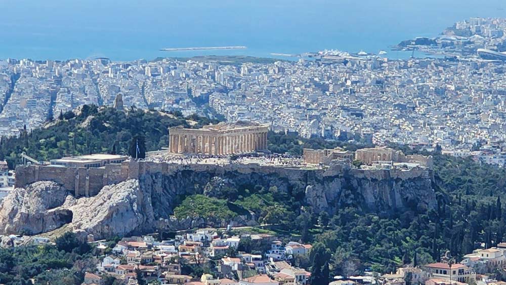 האקרופוליס ממרומי גבעת הזאבים
