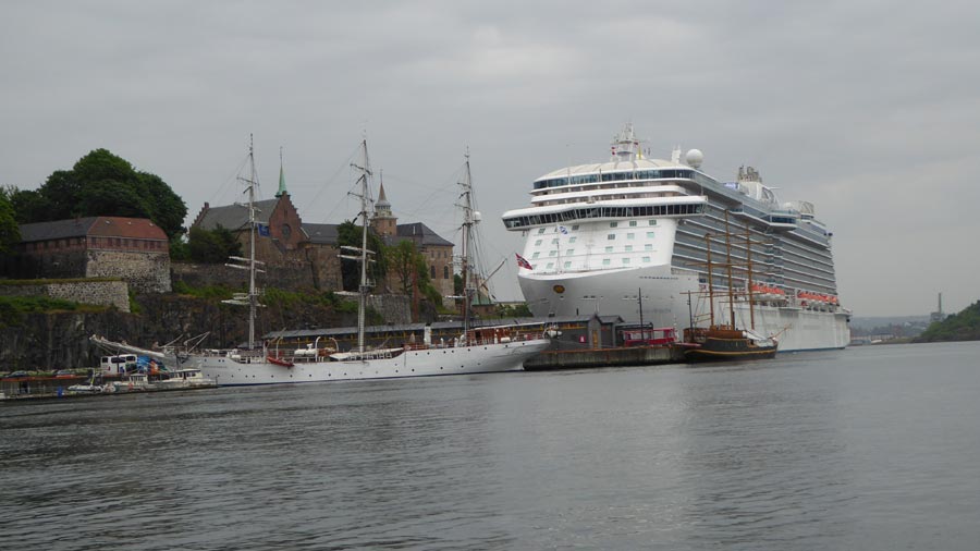 האניה בנמל אוסלו