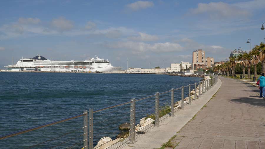 הטיילת לאורך הים