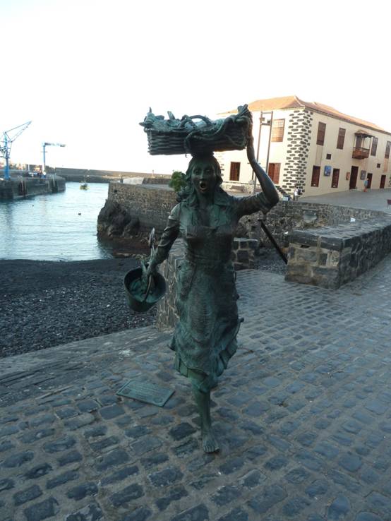 Statue in Puerto de La Cruz