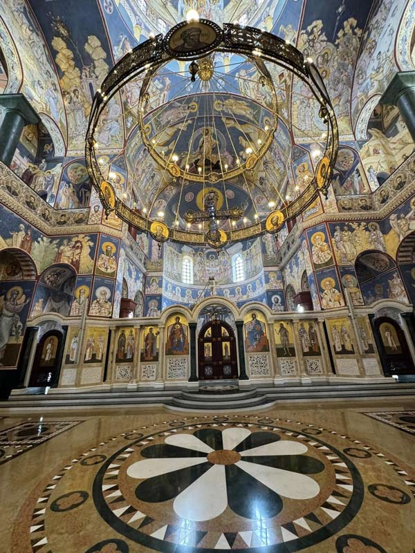 פנים הכנסיה