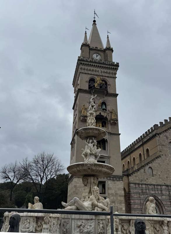 מגדל השעון בקתדראלה מסינה