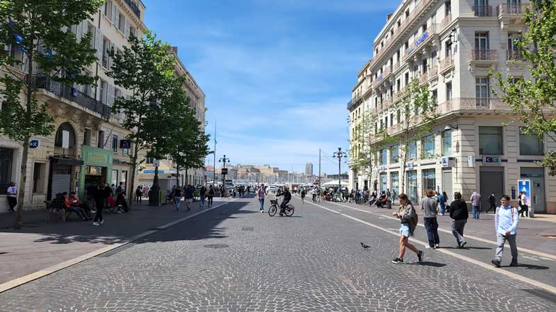 המדרחוב מול הנמל העתיק