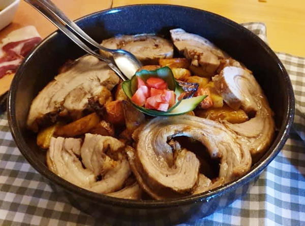 מגש בשרים בארוחה דלמטית באתנולנד