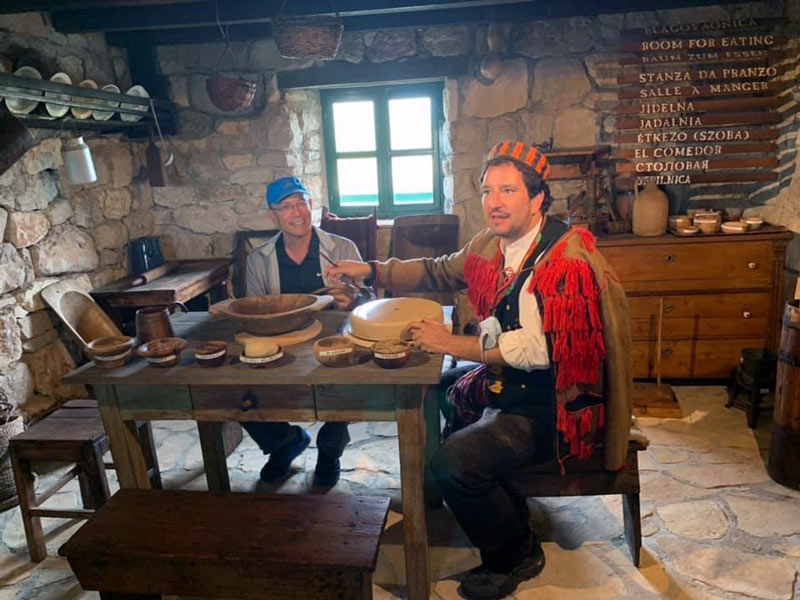 סיור מודרך בכפר דלמטי אתנולנד