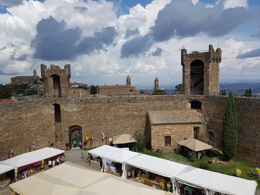 הנוף ממרומי המבצר בעיר Montalcino