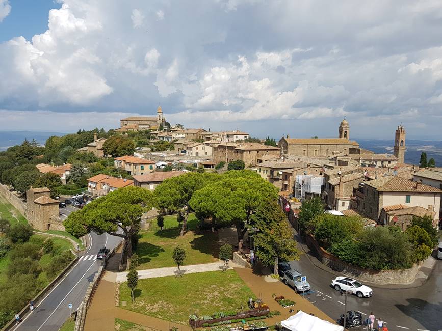 הנוף ממרומי המבצר בעיר Montalcino