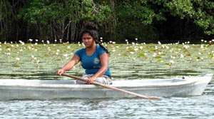 נערה בסירה בריו דולצ'ה
