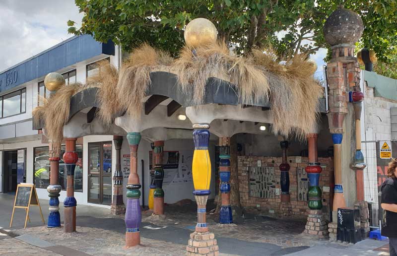 שירותים ציבוריים שעיצב פרידנריך הונדרטוואסר