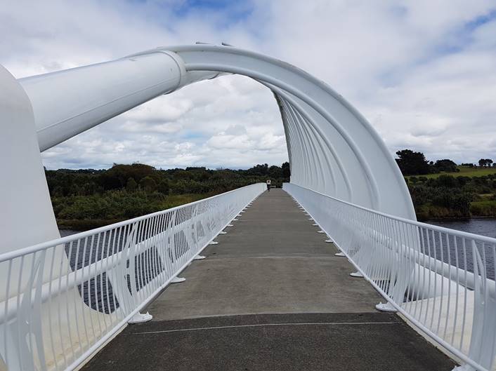 הגשר המיוחד Te Rewa Rewa Bridge