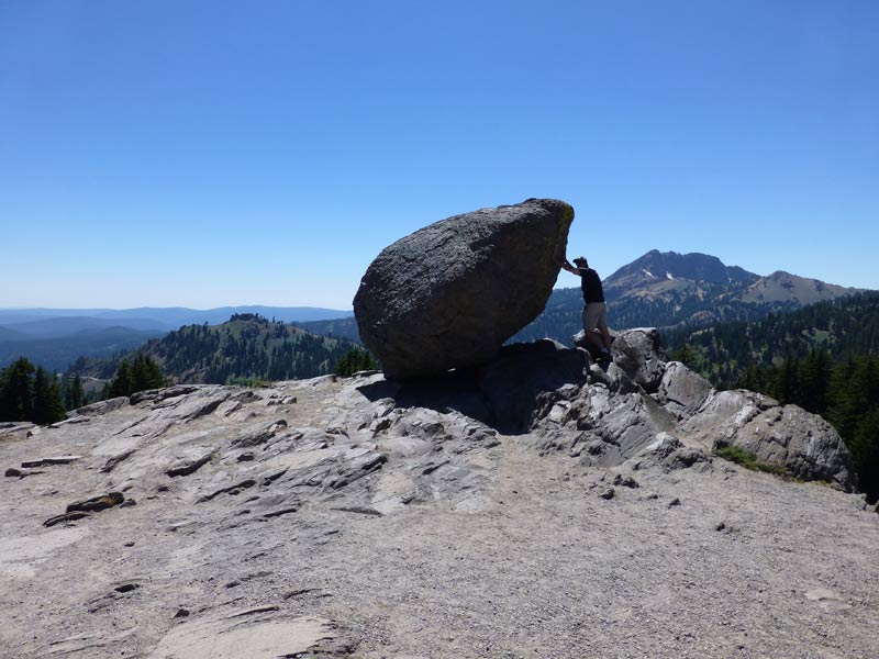 סלע גדול בפארק לאומי לאסן