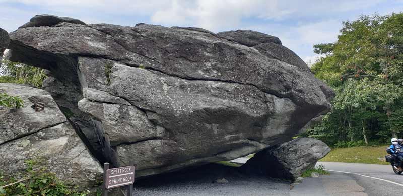 סלע ענק ב"הרי סבא" Grandfather Mountain 