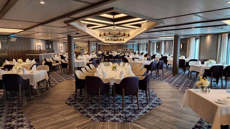 המסעדה הראשית באוניה The Restaurant