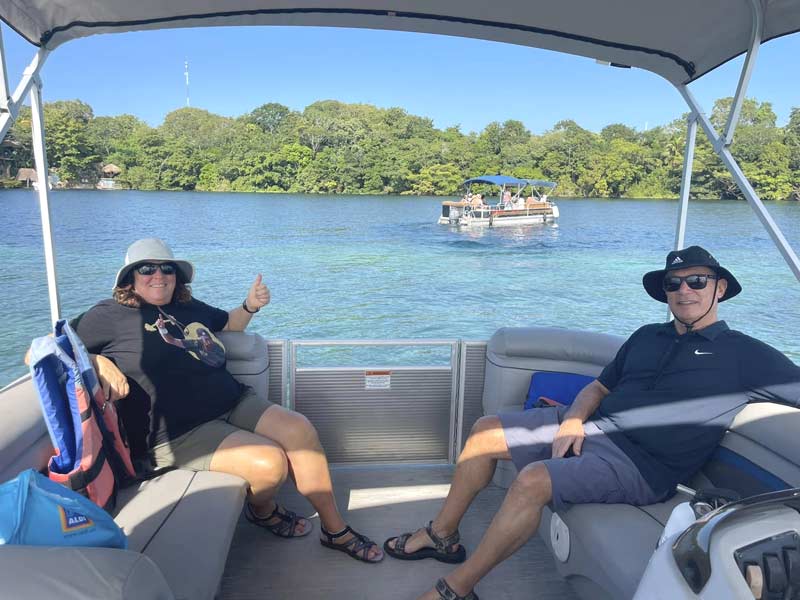 שייט בסירה בלגונת Bacalar