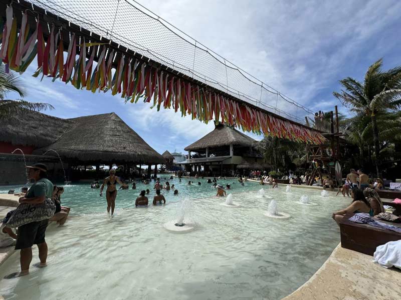 הבריכה בקוסטה מאיה