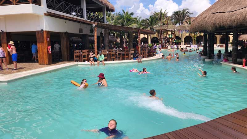 בריכה בנמל קוסטה מאיה