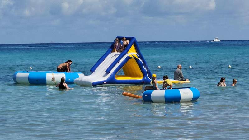 מתקנים מתנפחים חוף בקוזומל