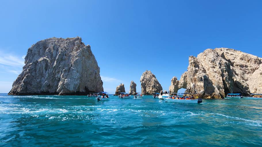 סלעים בקאבו סאן לוקאס