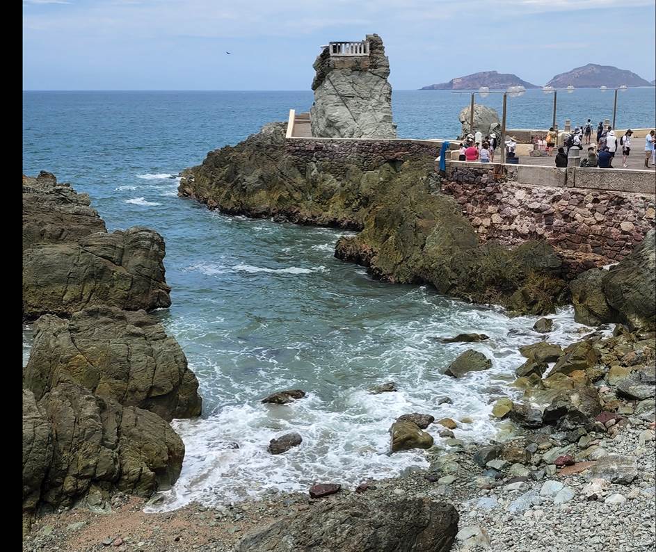 צוקי קפיצה למים במזטלן