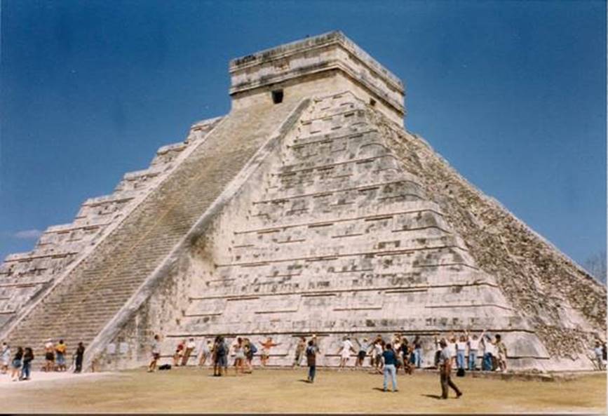 פירמידה עתיקה מתקופת המאיה העתיקה