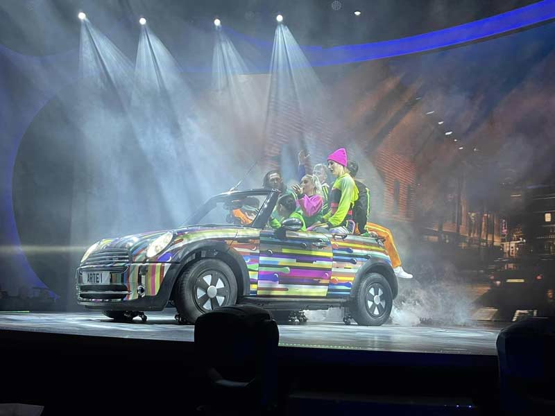 מופע עם מכונית