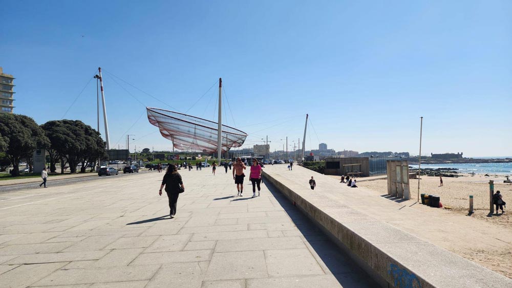 הטיילת בחוף