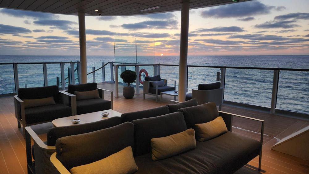 פינת ישיבה על הסיפון