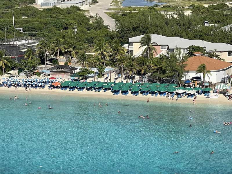 חוף הים בנמל גרנד טורק