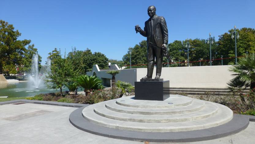 פסל של לואי ארמסטרונג בניו אורלינס