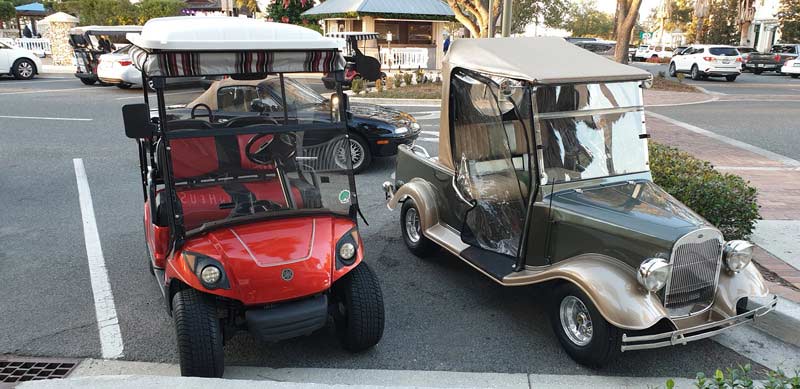 מכוניות גולף מעוצבות בעיר וילאג'ס