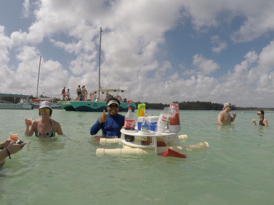 שחייה במים רדודים עם בר צף