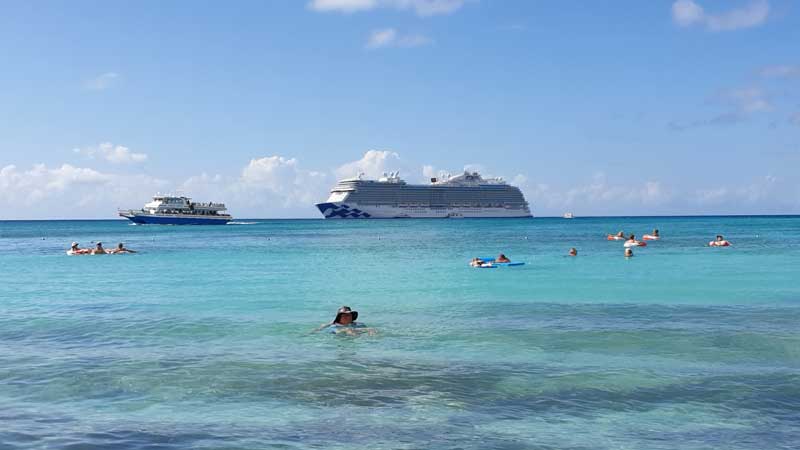 החוף באי הפרטי של חברת פרינסס "פרינסס קייס"Princess Cays