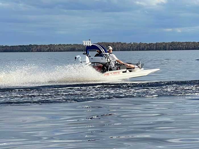 שייט במיני קטמארן