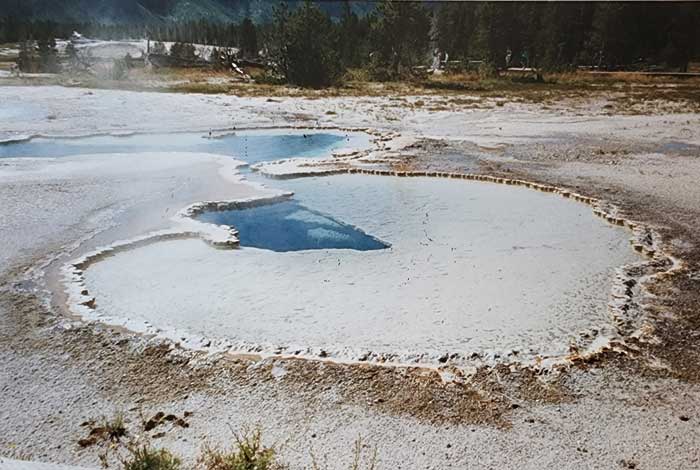 בריכות ממעיינות מים חמים בילוסטון