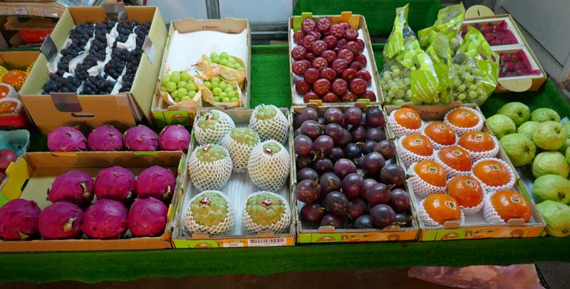 פירות מקומיים בשוק בטאיפיי